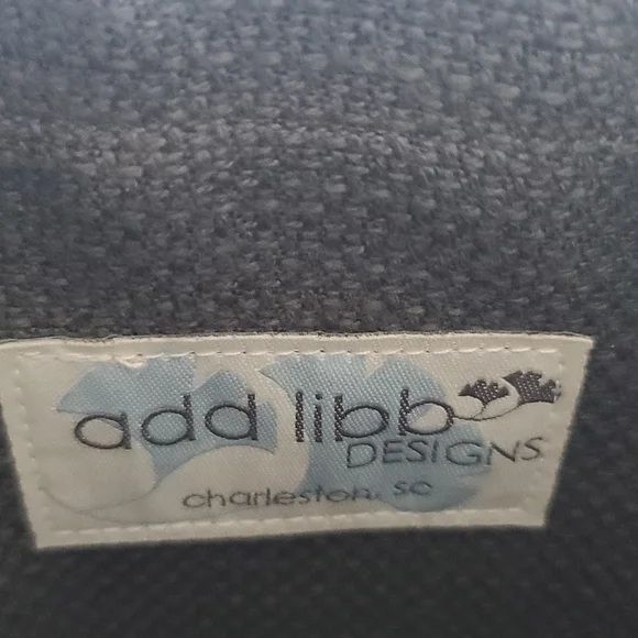 Black with gold circles gold chain purse - Picture 8 of 9